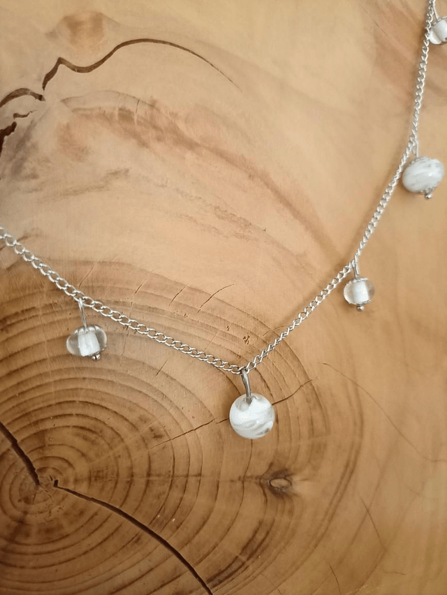 Sautoir blanc et transparent 