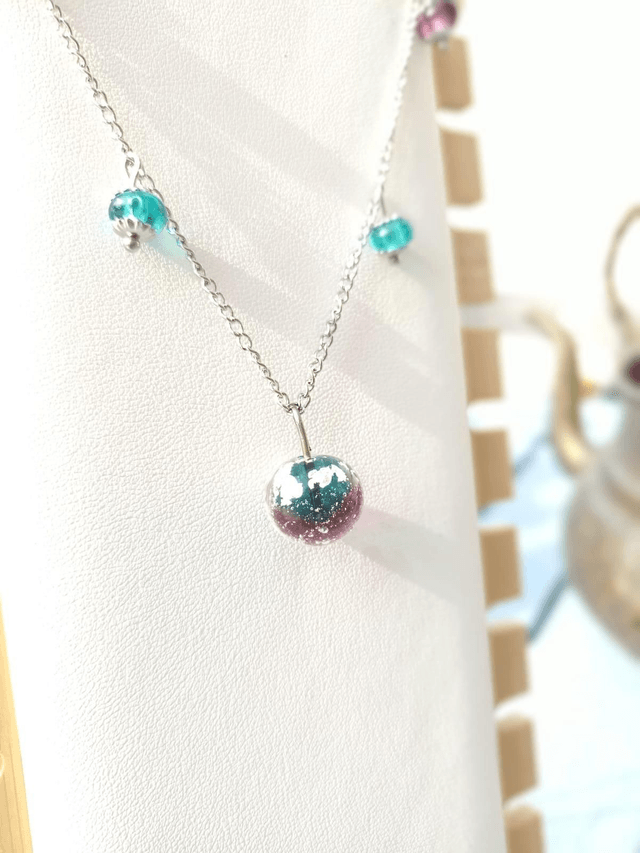 Collier en verre nuancé