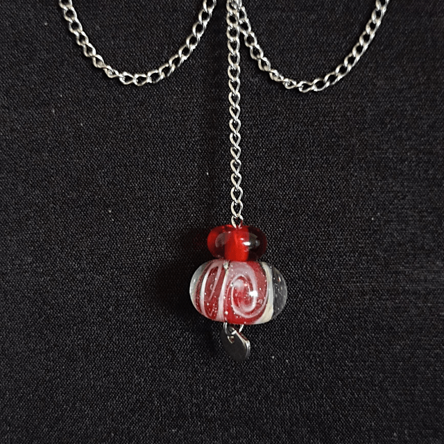 Collier rouge en verre 