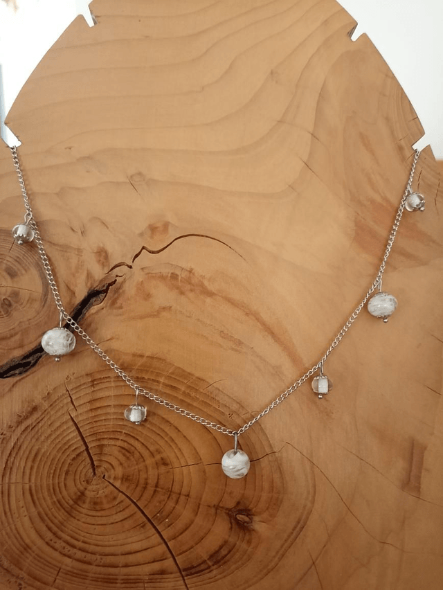Sautoir blanc et transparent 