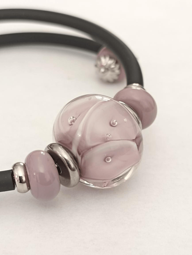 Bracelet violet en verre filé au chalumeau 