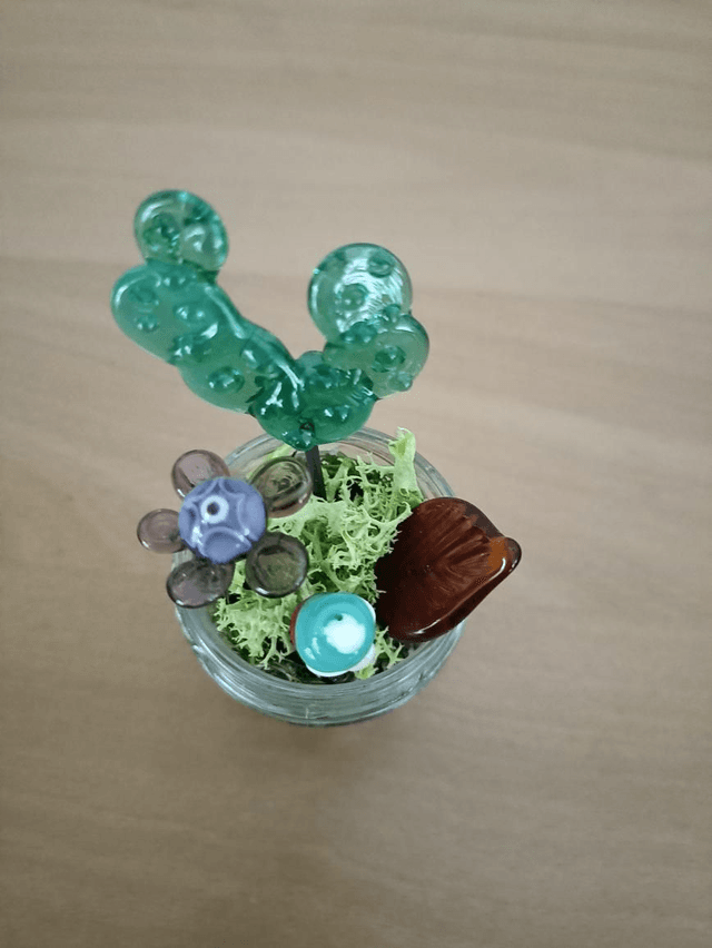 Petit pot decoratif en verre 