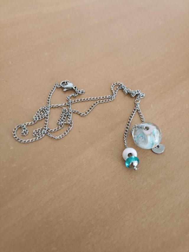 Collier en verre filé au chalumeau 