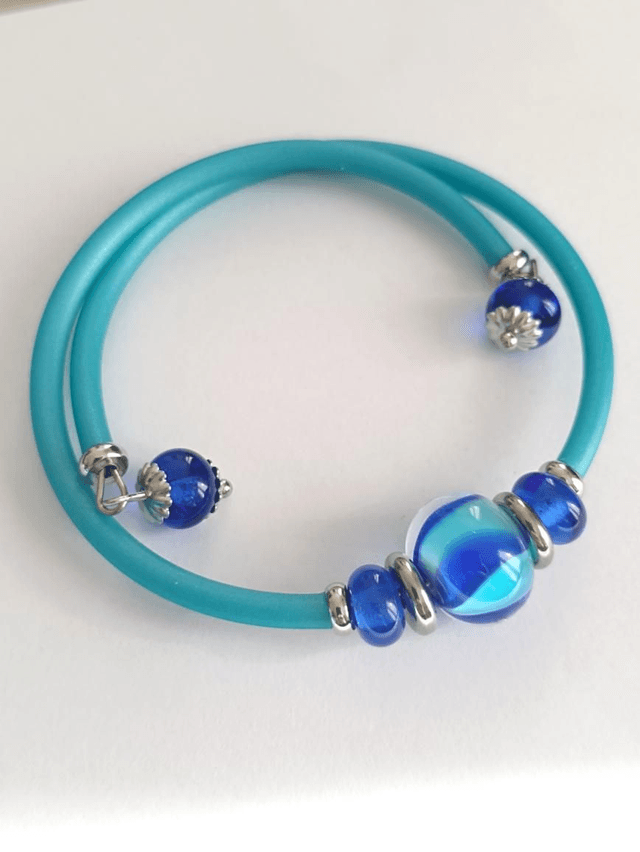 Bracelet bleu en perles 
