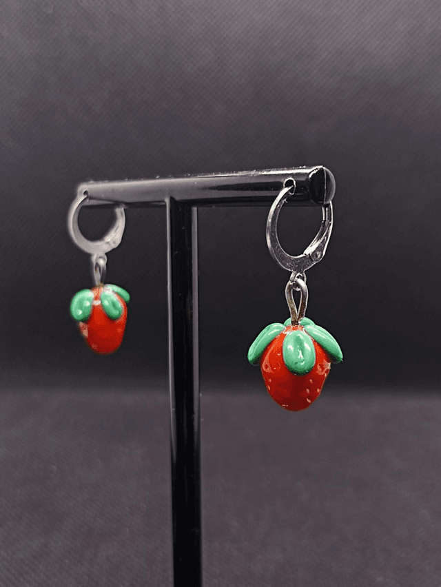 Boucles d&#039;oreilles en verre Fraise