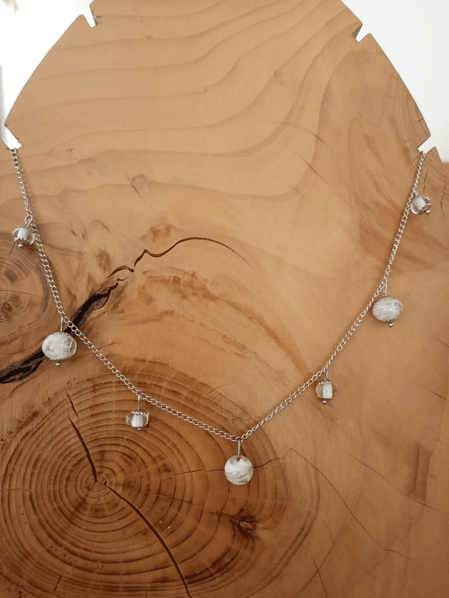 Sautoir blanc et transparent 